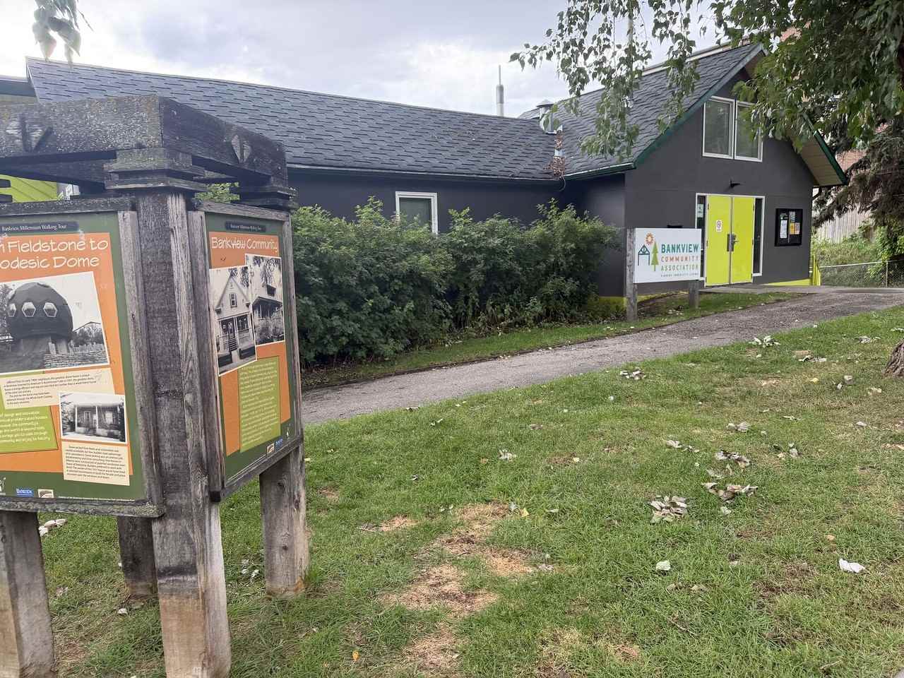 2508 17 St Sw