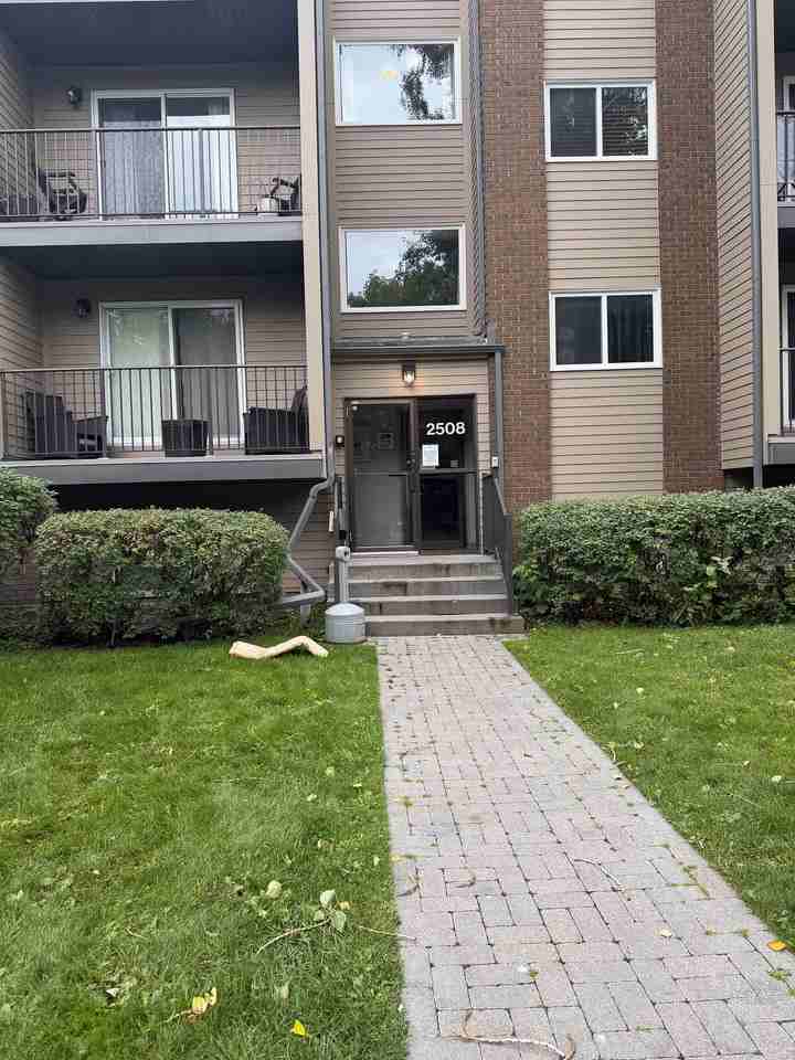 2508 17 St Sw - Photo 2 of 25