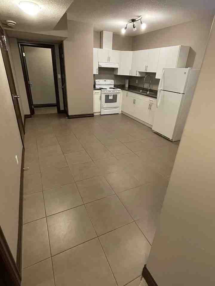 9930 157 St Nw - Photo 2 of 8