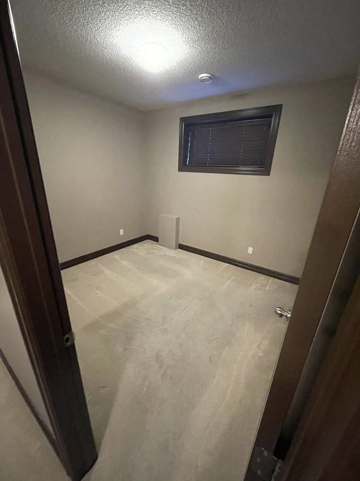 9930 157 St Nw - Photo 6 of 8