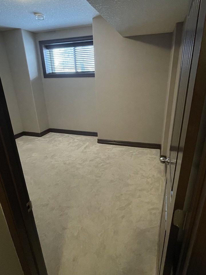9930 157 St Nw - Photo 7 of 8