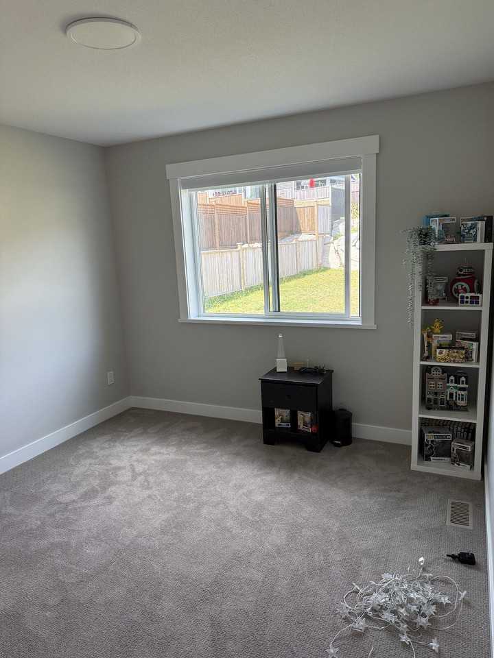 5623 Kingbird Cres - Photo 2 of 9