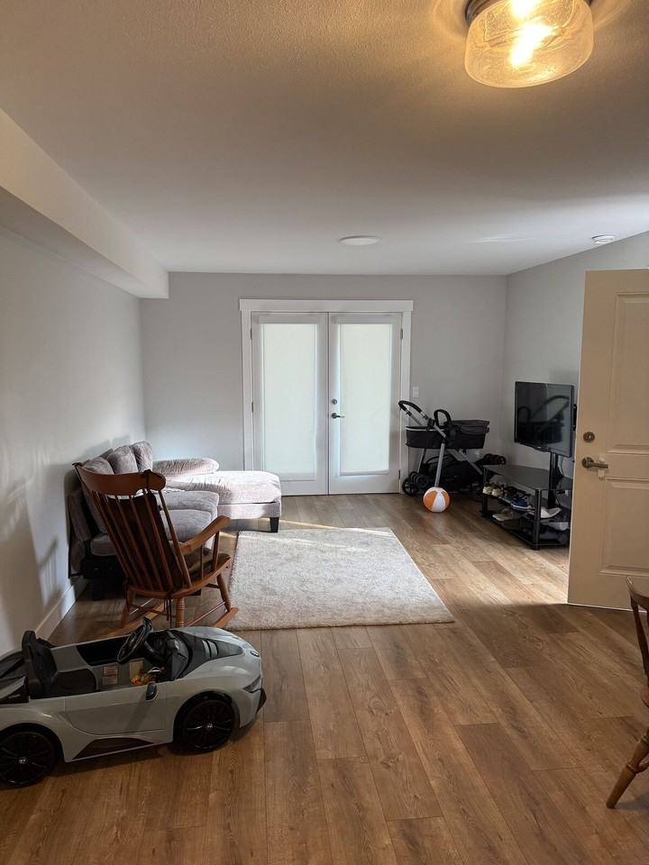 5623 Kingbird Cres - Photo 4 of 9