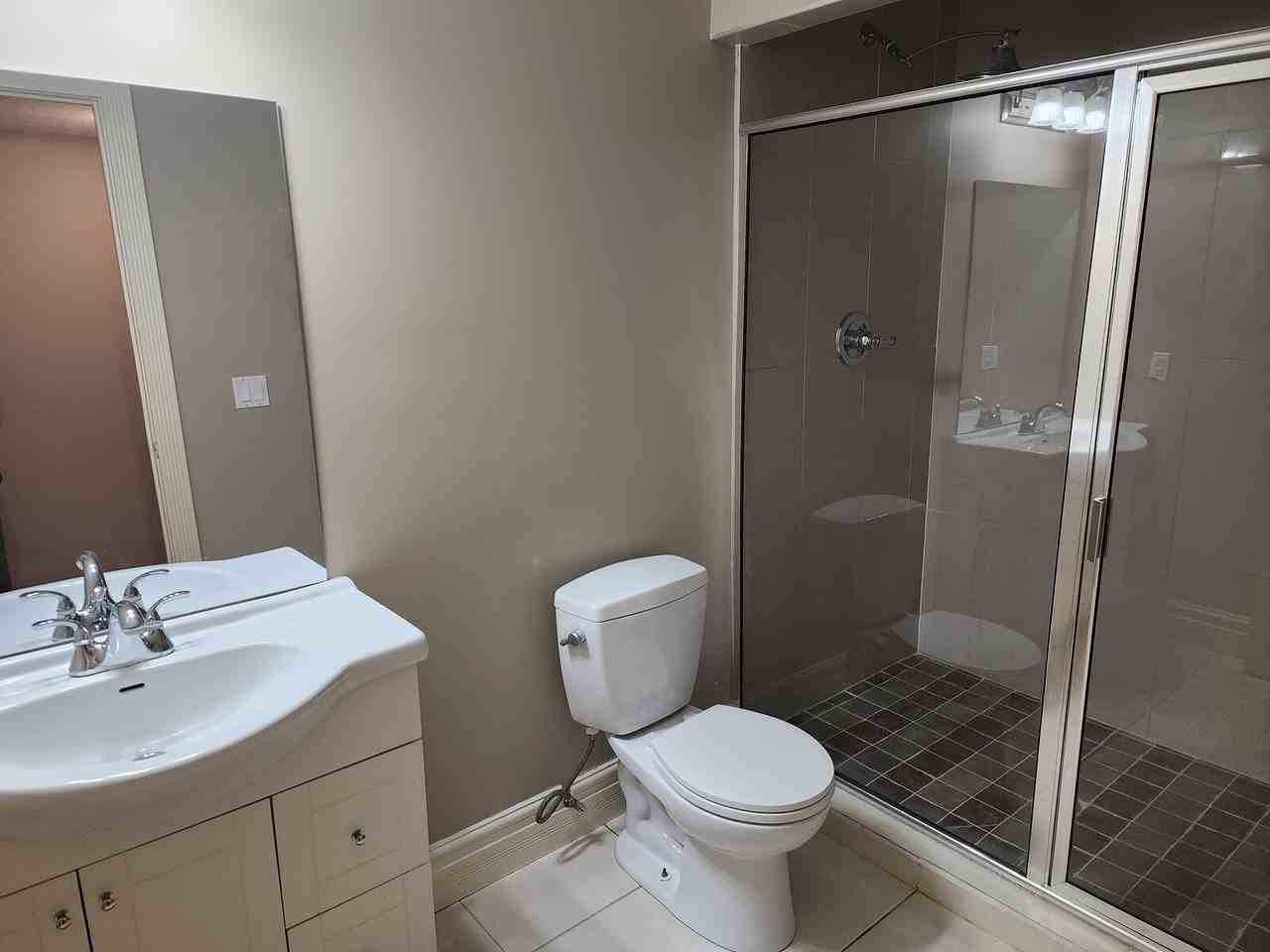 461 19 Ave Nw - Photo 4 of 5