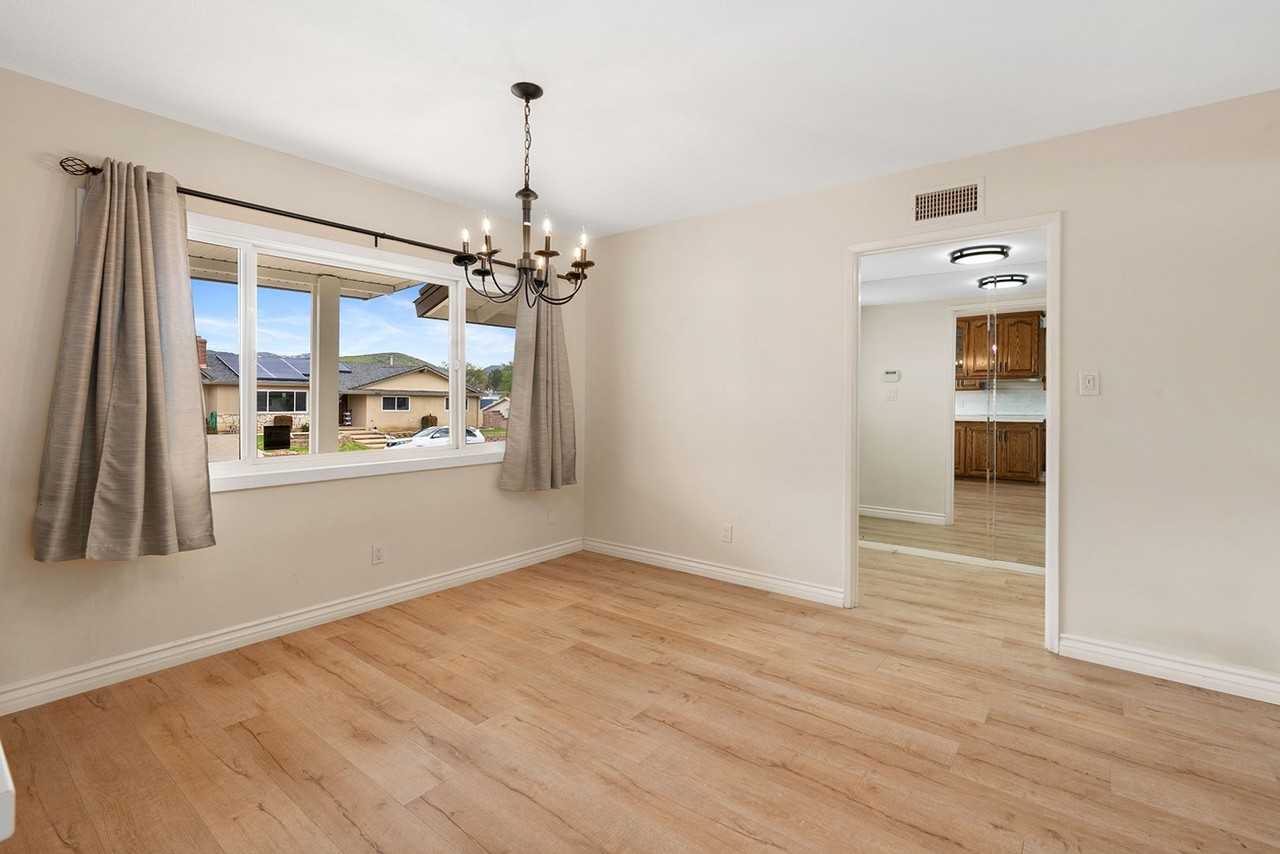 3569 Austin Ave - Photo 4 of 33