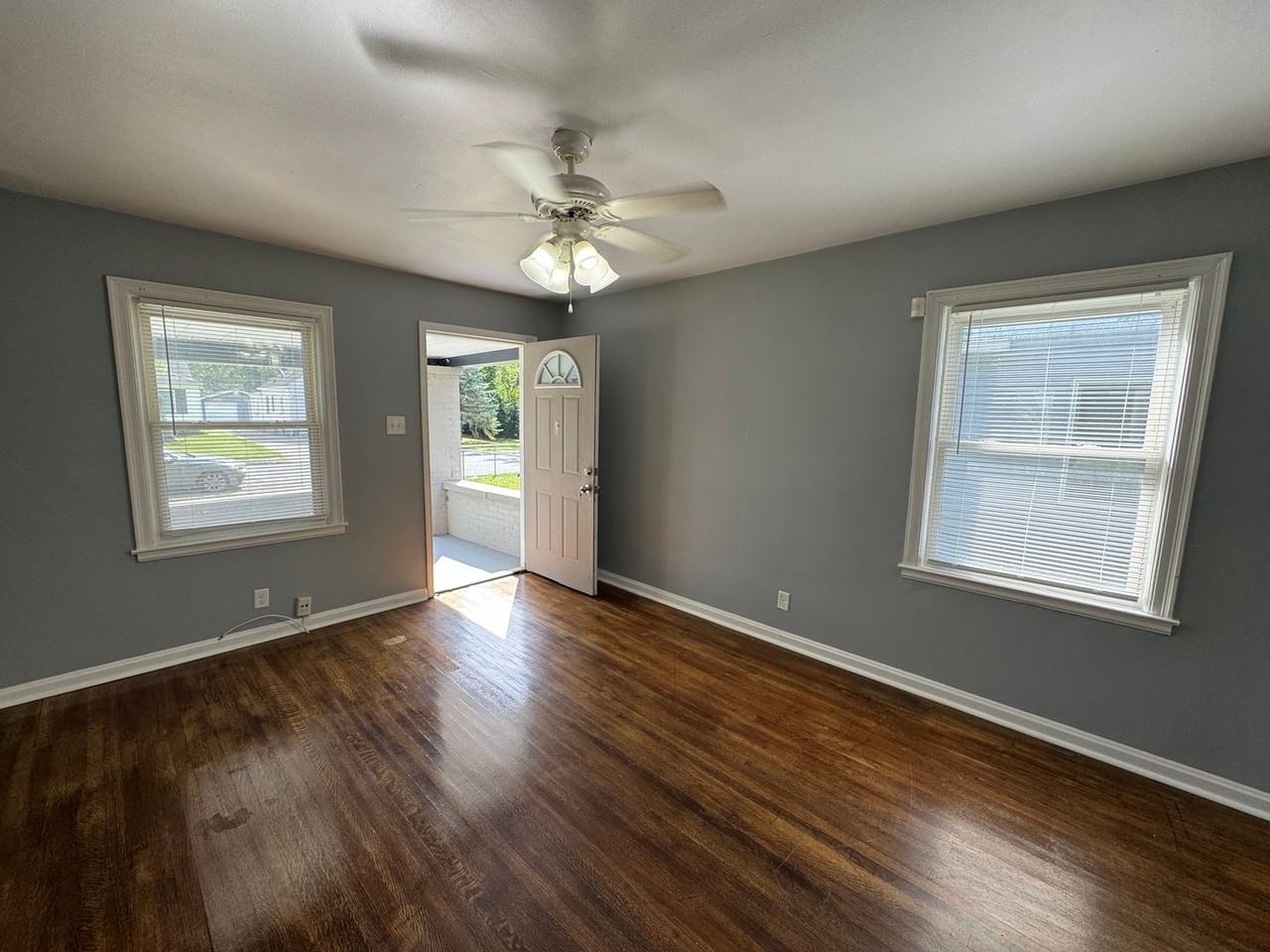 1952 Wallace Ave - Photo 4 of 25