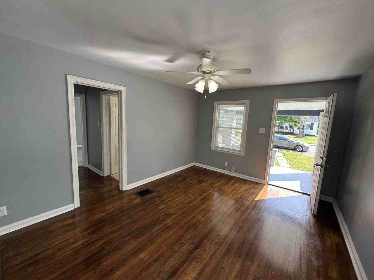 1952 Wallace Ave - Photo 5 of 25