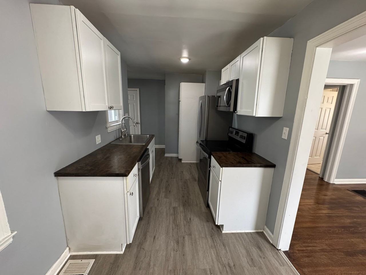 1952 Wallace Ave - Photo 6 of 25