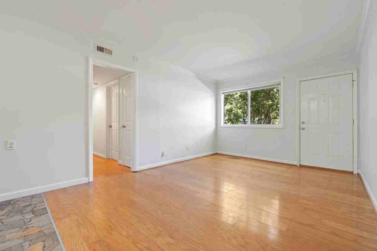 103 Sue Ann Ct - Photo 2 of 16