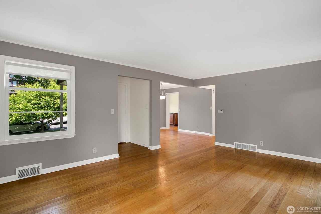 4021 Ne 60th St - Photo 5 of 28
