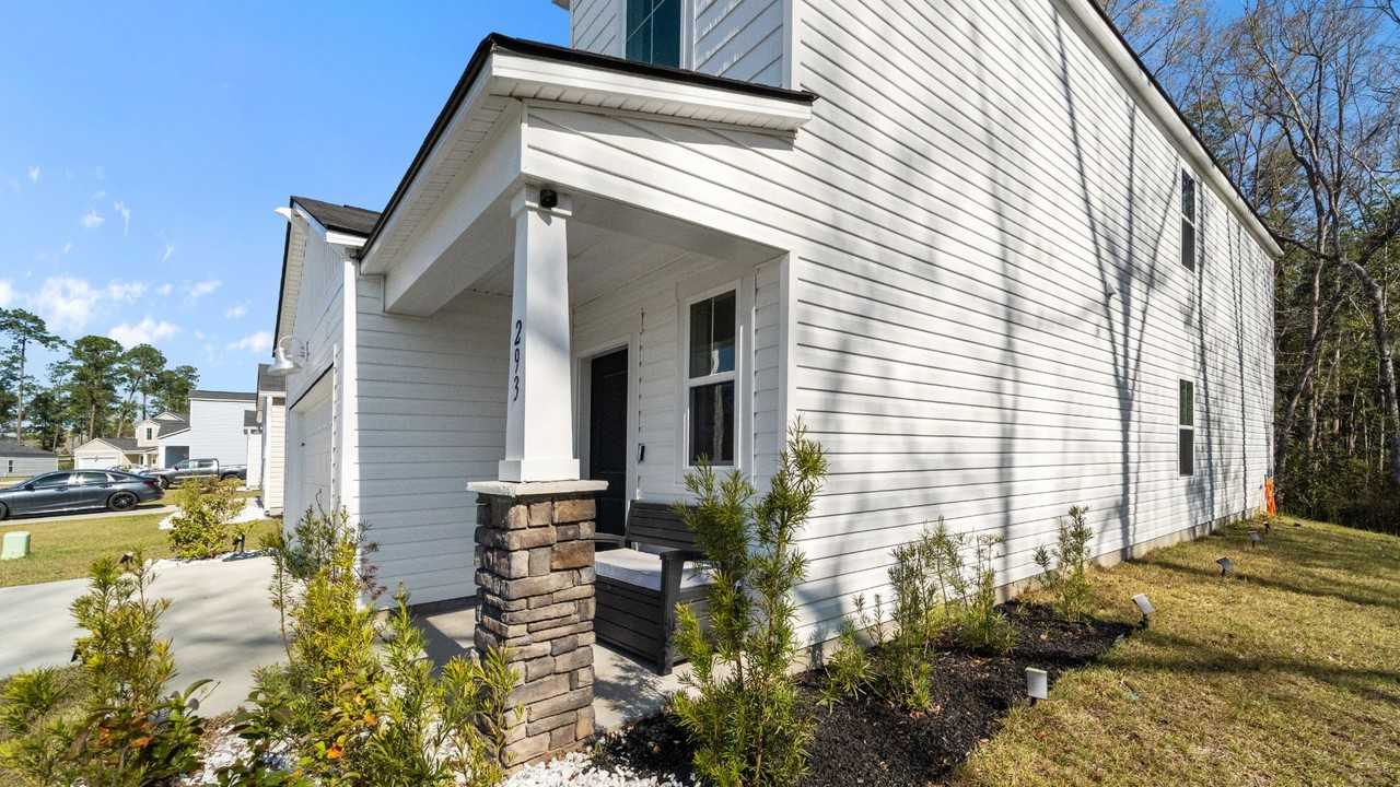 293 Lillian St - Photo 4 of 50