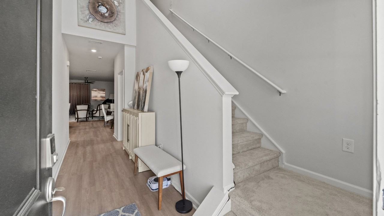 293 Lillian St - Photo 6 of 50