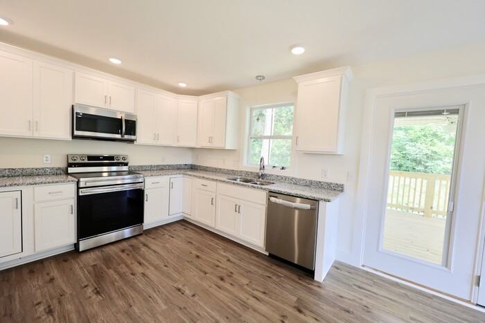 2013 Rosemary Dr - Photo 5 of 24