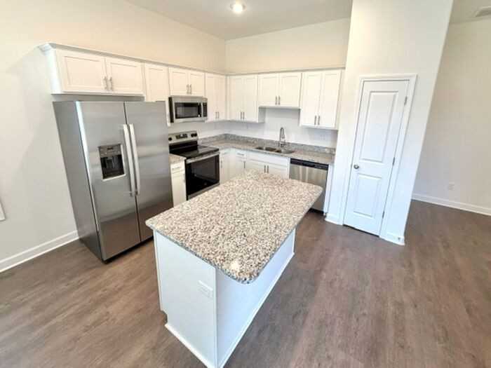 10  Hughetta Street South - Photo 3 of 12