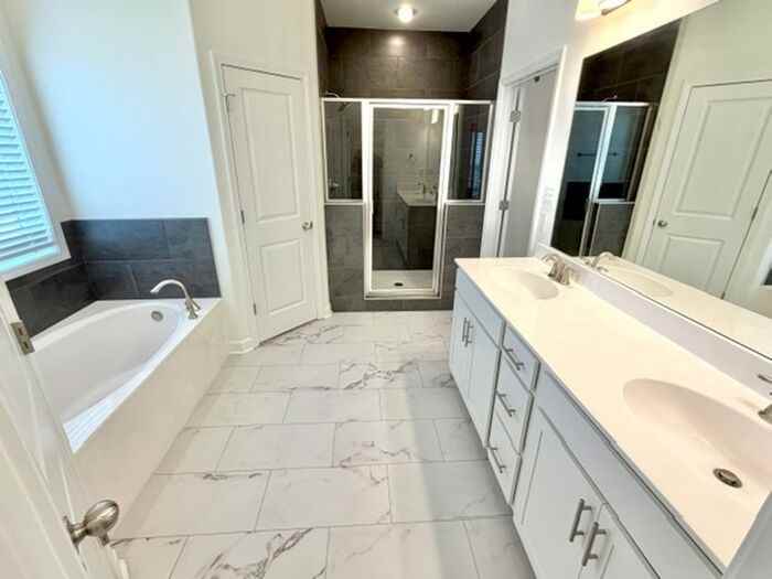 10  Hughetta Street South - Photo 6 of 12