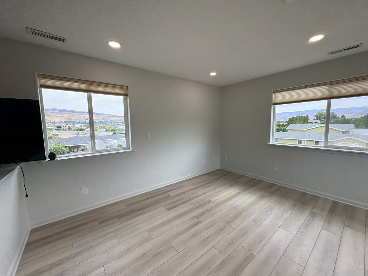 2557 Cordell St #1 - Photo 3 of 38