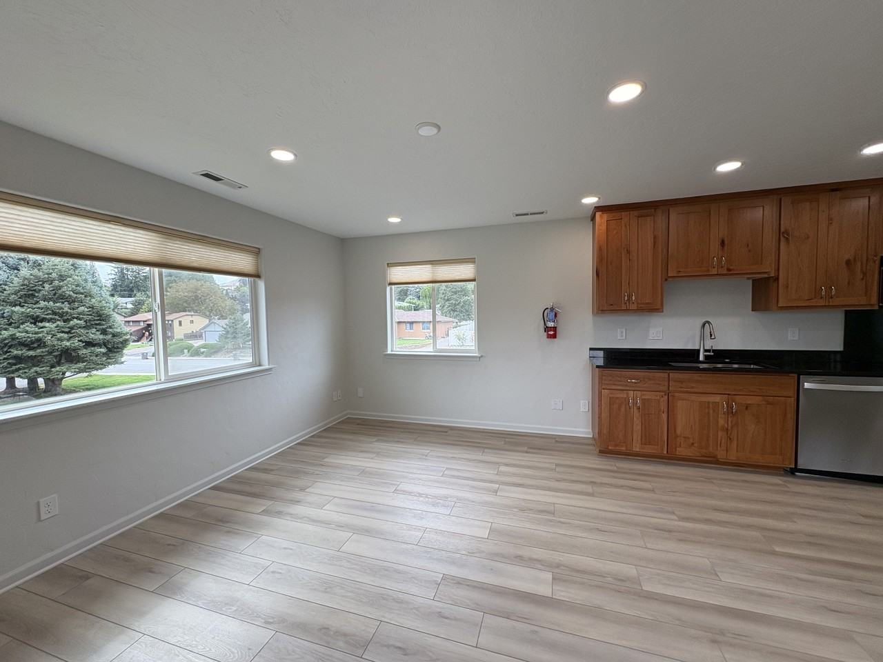2557 Cordell St #1 - Photo 4 of 38