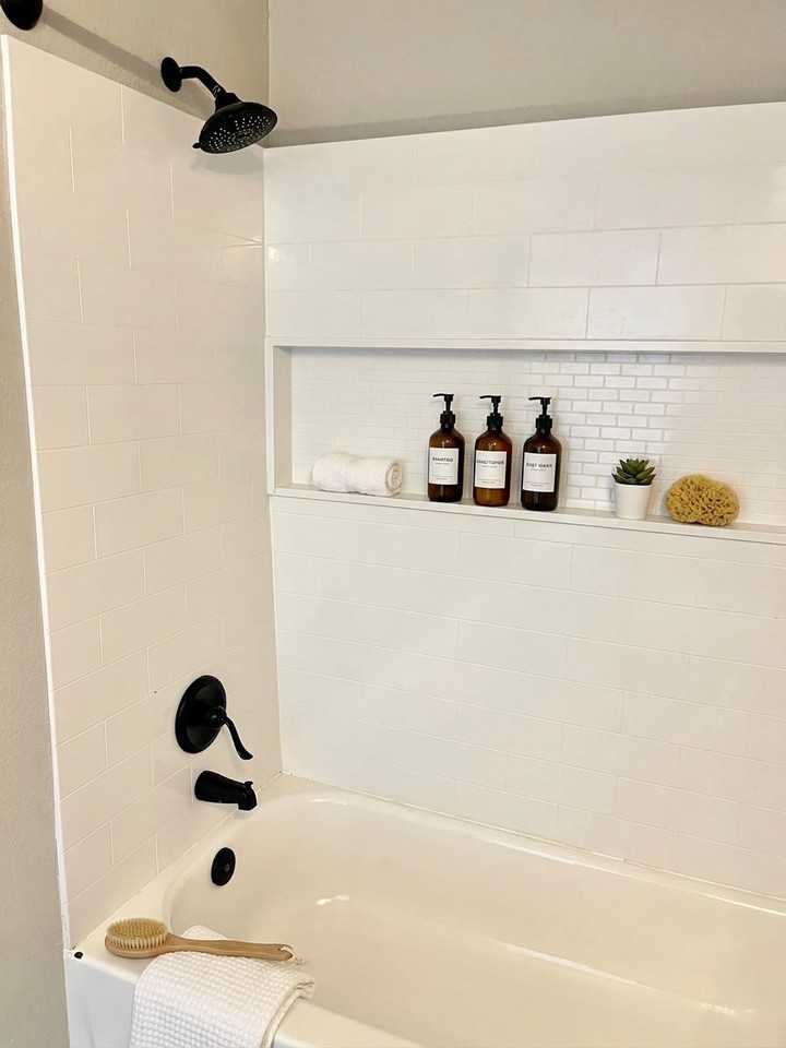 2020 W Orangewood Ave #102 - Photo 5 of 31
