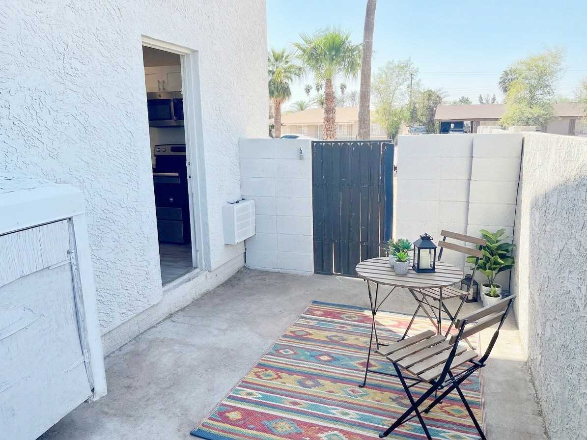 2020 W Orangewood Ave #102 - Photo 6 of 31