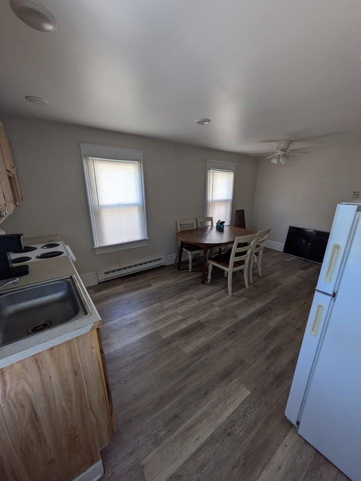 43 Welles St #2 - Photo 4 of 8