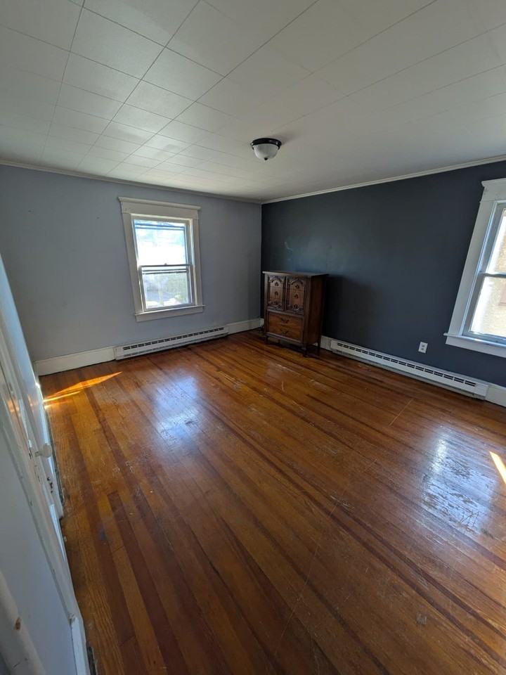 43 Welles St #2 - Photo 5 of 8
