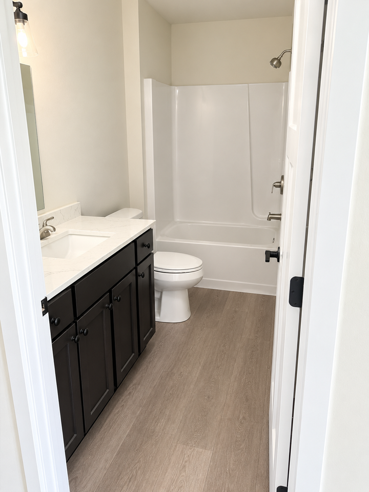 106 Langdon Ct #NA - Photo 5 of 8