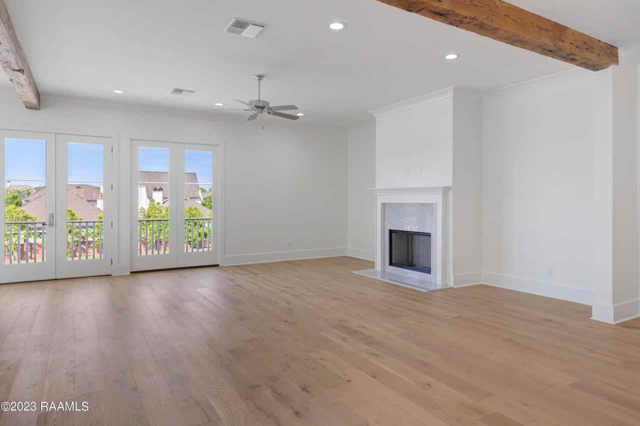 1003 Camellia Blvd #201 - Photo 4 of 17