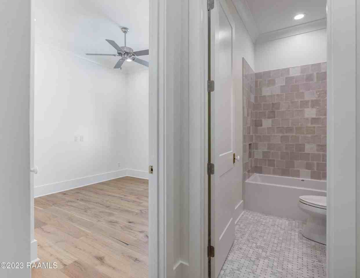 1003 Camellia Blvd #201 - Photo 6 of 17