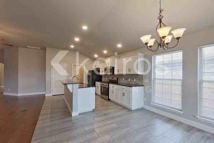6106 Nw Hancock St - Photo 5 of 25