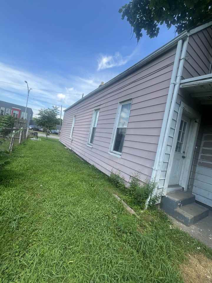 2317 N Fulton Ave #NA - Photo 2 of 36