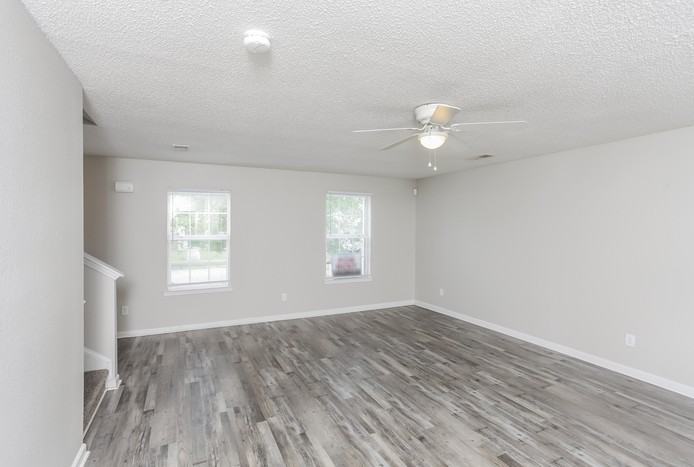 2162 Oak St - Photo 6 of 14