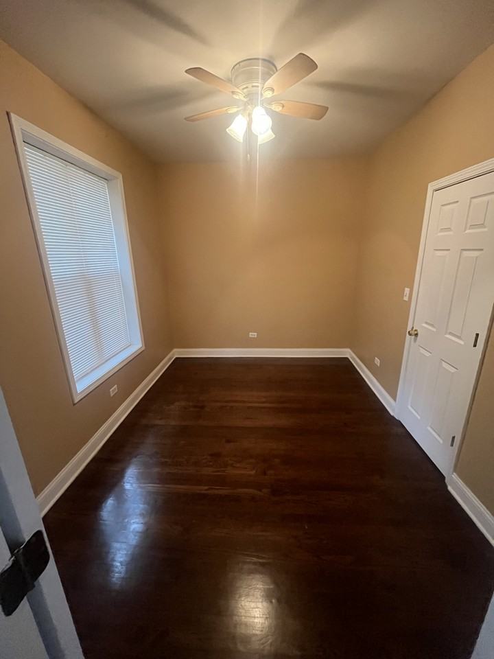 7525 S Ridgeland Ave #2 - Photo 6 of 11