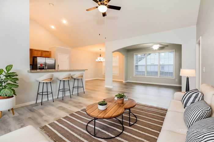 4709 Farm Lake Dr - Photo 6 of 13