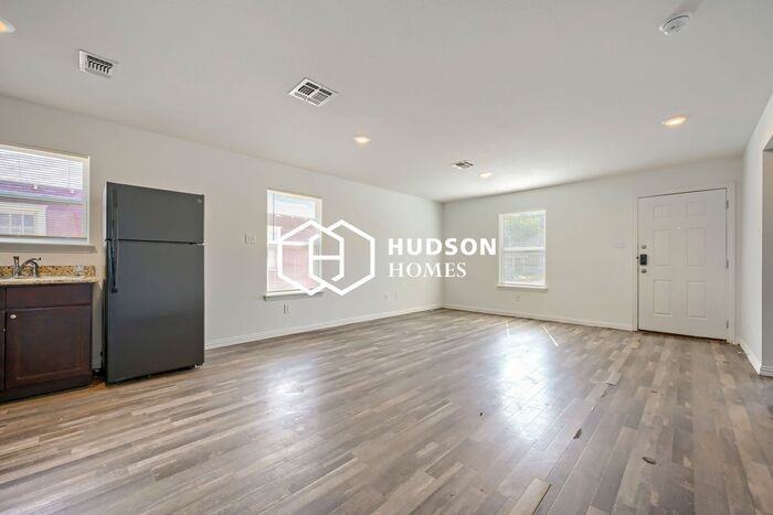 1510 14th St - Photo 4 of 14