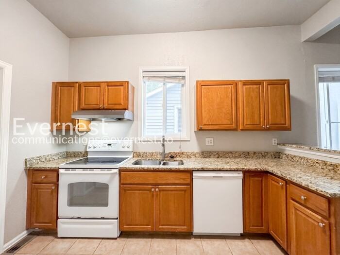 1910 E 36th Ave - Photo 4 of 16