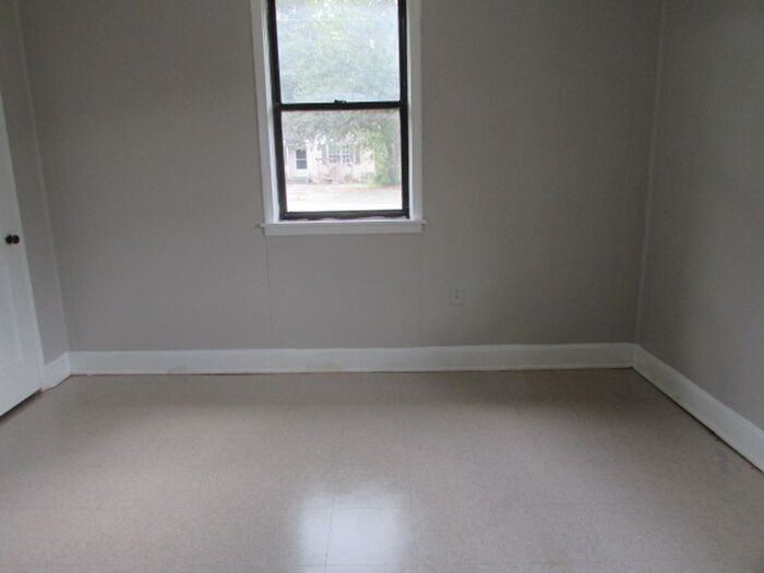 1 Dixie Dr #B - Photo 6 of 9