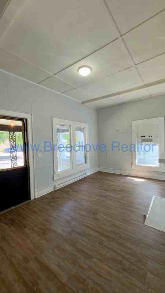 313 Green St E #A - Photo 3 of 6