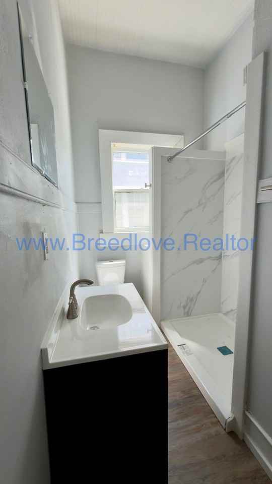 313 Green St E #A - Photo 6 of 6