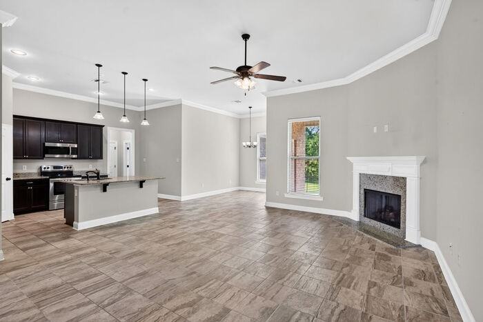 15034 Belhaven St - Photo 4 of 39