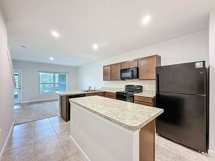 409 Sedgewick Dr - Photo 4 of 41