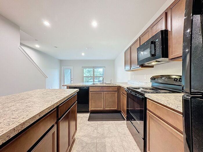 409 Sedgewick Dr - Photo 7 of 41