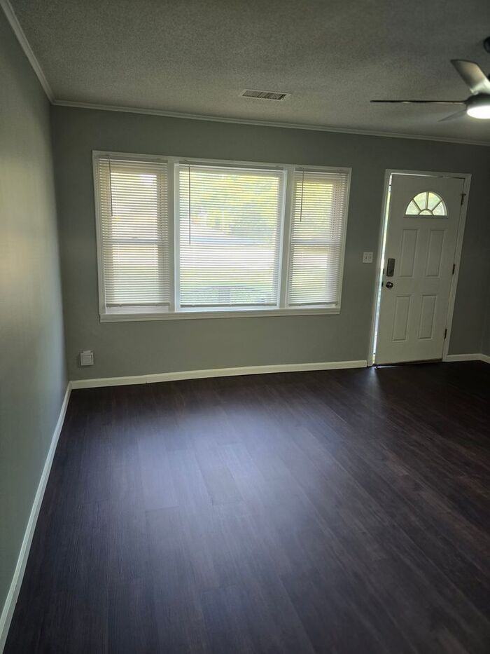 4900 Mission Rd - Photo 4 of 13