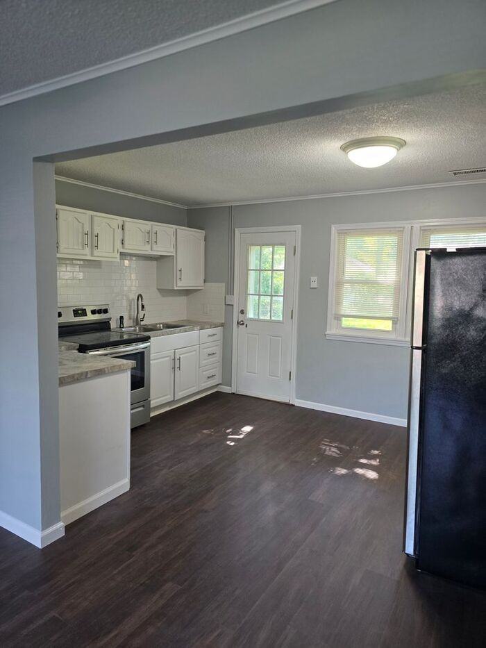 4900 Mission Rd - Photo 6 of 13