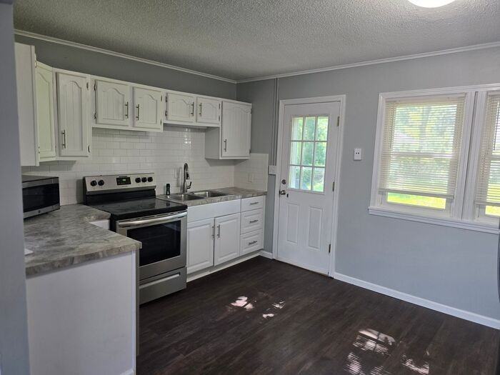 4900 Mission Rd - Photo 7 of 13