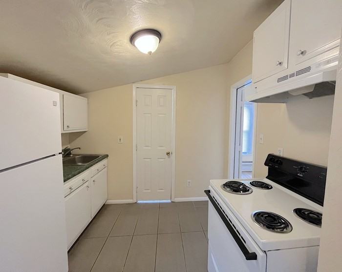 1526 W 40th St #2B - Photo 2 of 17
