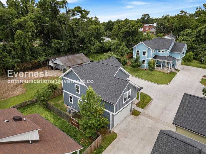 1406 Riverside Dr #B - Photo 3 of 31