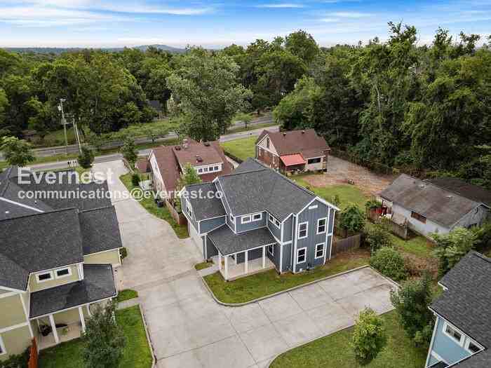 1406 Riverside Dr #B - Photo 4 of 31