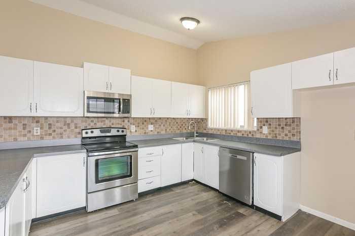 2021 Monks Hollow Dr - Photo 4 of 14