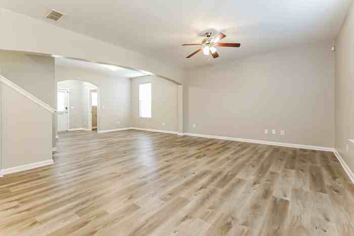 255 Bandelier Cir - Photo 4 of 16