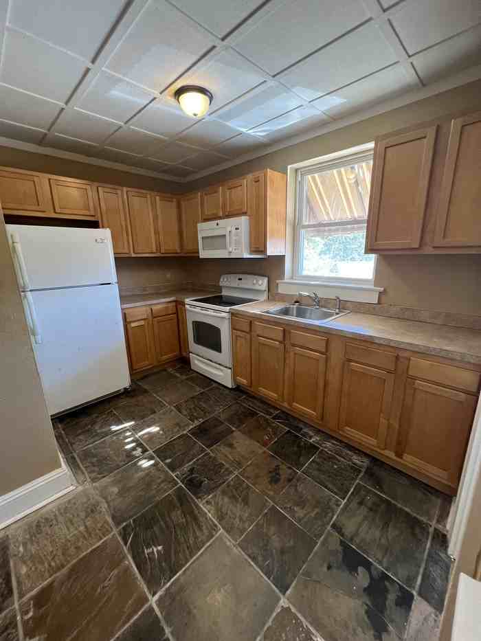 1039 Hamilton St #1 - Photo 2 of 4